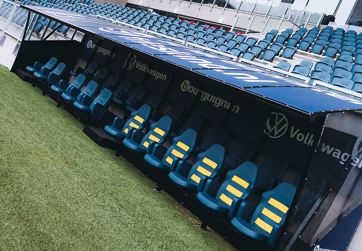 Uniek ontwerp dugouts SC Cambuur: vormgegeven voor perfect zicht en comfort