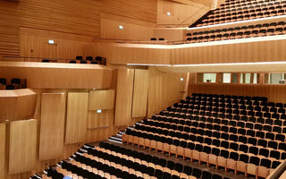 Op maat gemaakte stoelen met innovatief vloermontagesysteem